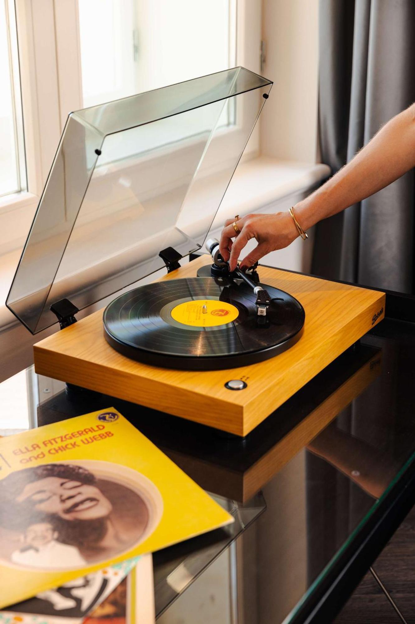 Art'Otel Zagreb, Powered By Radisson Hotels Exterior foto A record player